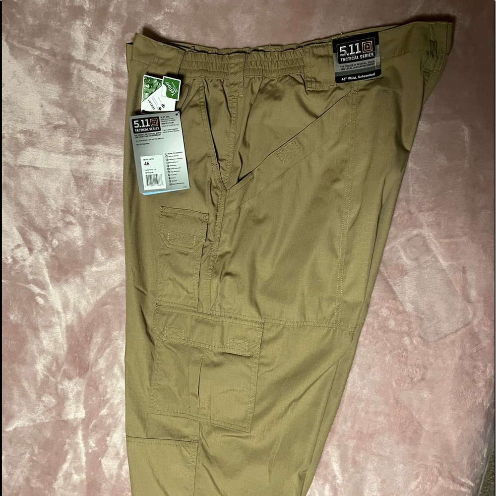 Mens ripstop cargo pants. Size 46 waist. Unhemmed. NWT
